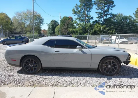 2022 Dodge Challenger Sxt z USA, uszkodzony, nr VIN 2C3CDZAG1NH131995